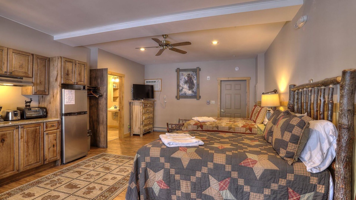 Oquossoc Hotel | Oquossoc Suite #5 | A/C