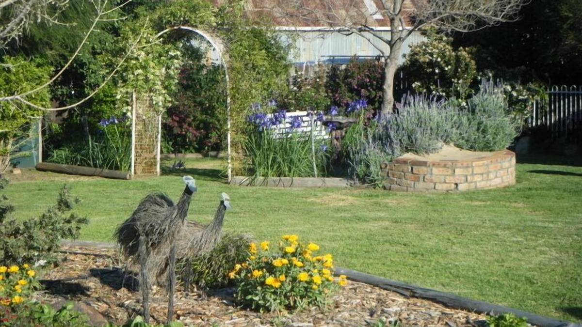 Gilgandra Hotel | Orana Windmill Motel