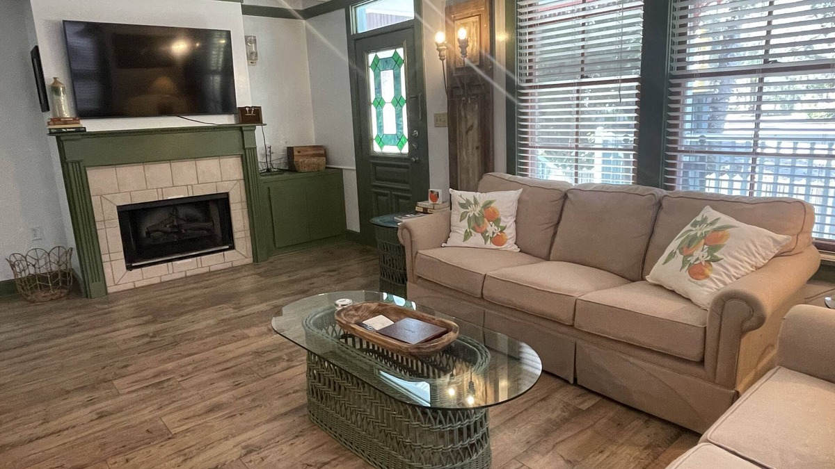 Steinhatchee Cottage | Orange Blossom Cottage with Creekside Gazebo!