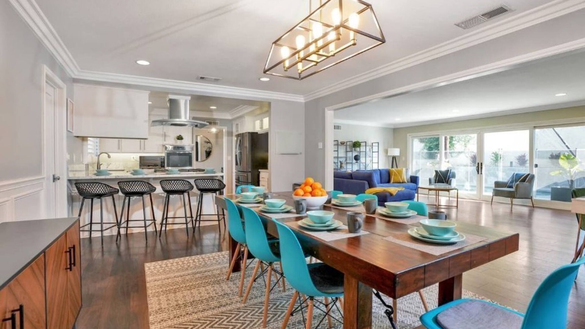 Orange House | Orange Oasis 🍊- 10min to Disneyland 🎡Spacious Pool home