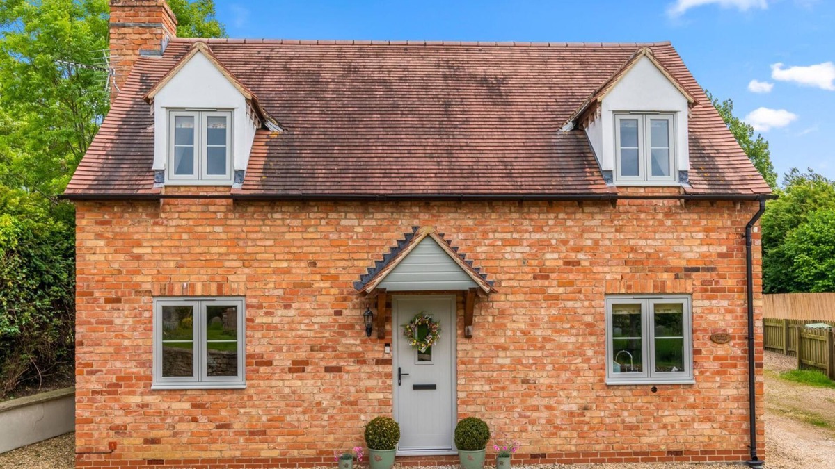Alderton Cottage | Orchard Cottage, Alderton - sleeps 6 guests in 3 bedrooms