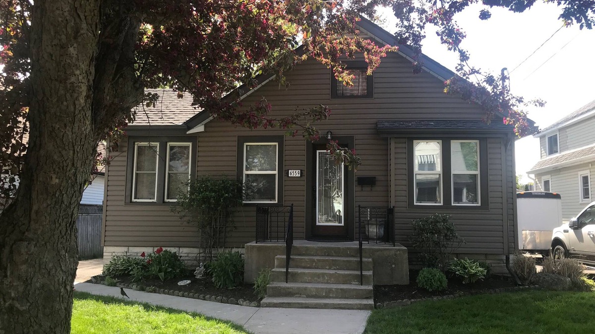 Niagara Falls House | Orchard Cottage-Walk to Fallsview Casino, OLG Stage & Scotiabank Convention Cntr