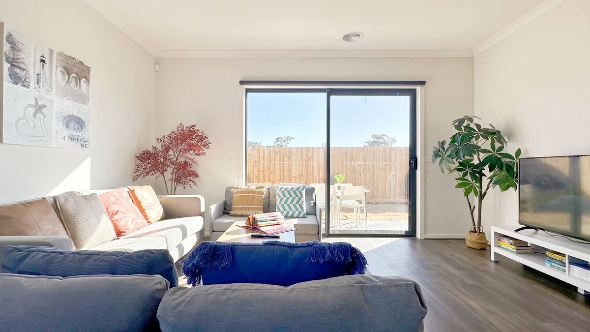 Melton South House | Orchard Green Home/Near Melton Station/Shopping
