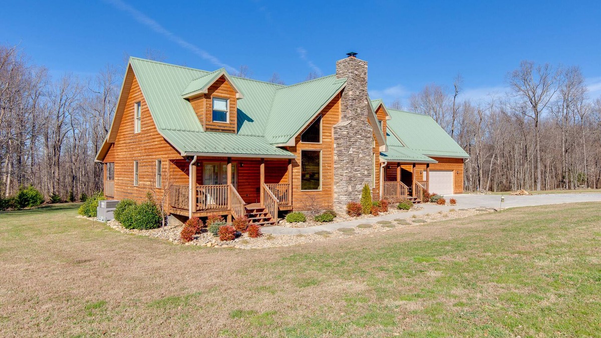 Rocky Grove Cabin | Orchard Hideaway | Orchard + Mountain Views and A Roomy Yard