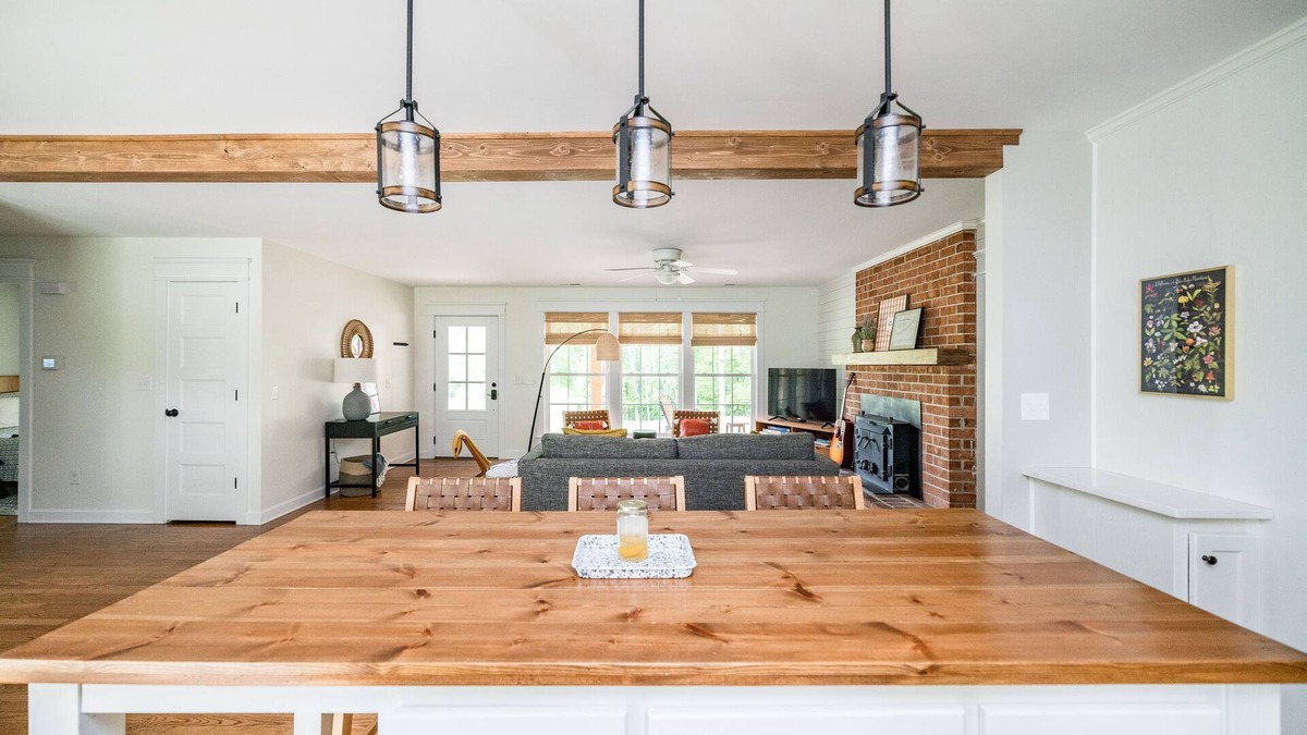 Peaks House | Orchard View Retreat in Blue Ridge Mountains with Hot Tub + 2 King Suites!