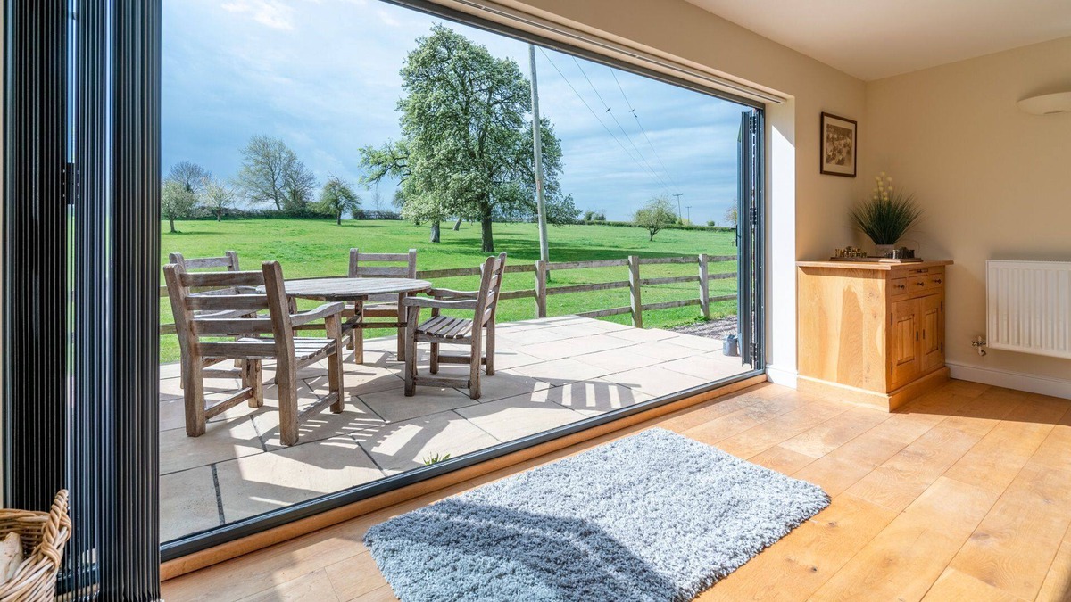 Upton Snodsbury Cottage | Orchard View - sleeps 4 guests in 2 bedrooms