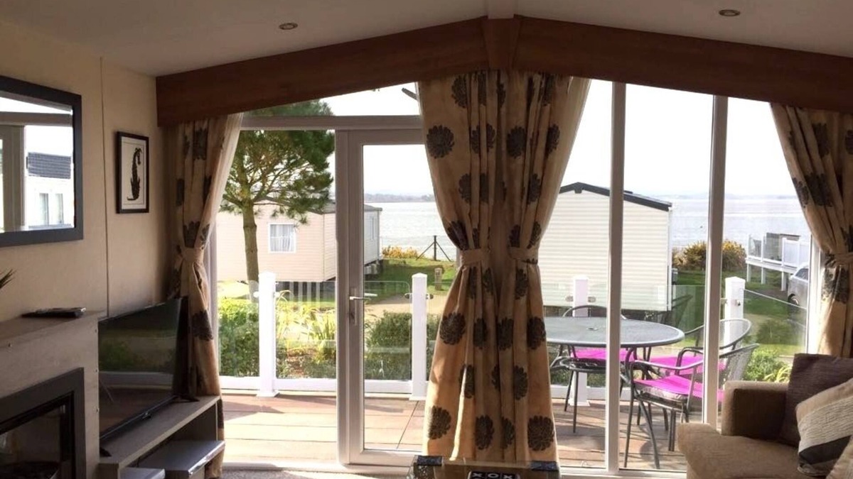 Hamworthy House | Orchid - dog friendly with sea view on Rockley Park, Poole