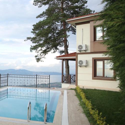 Sapanca Villa | Orchid Hills - heated swimming pool