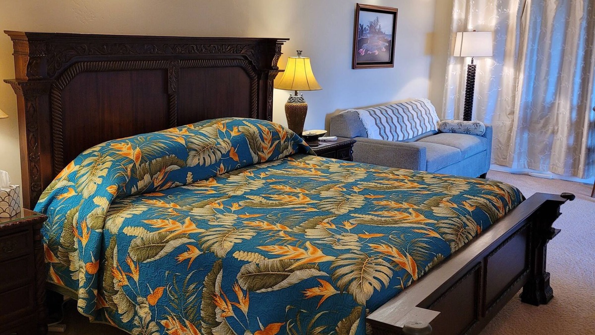 Papaikou House | Orchid Unit-Adult Only-Prvt Entry&Bathroom-King bed-A/C Option