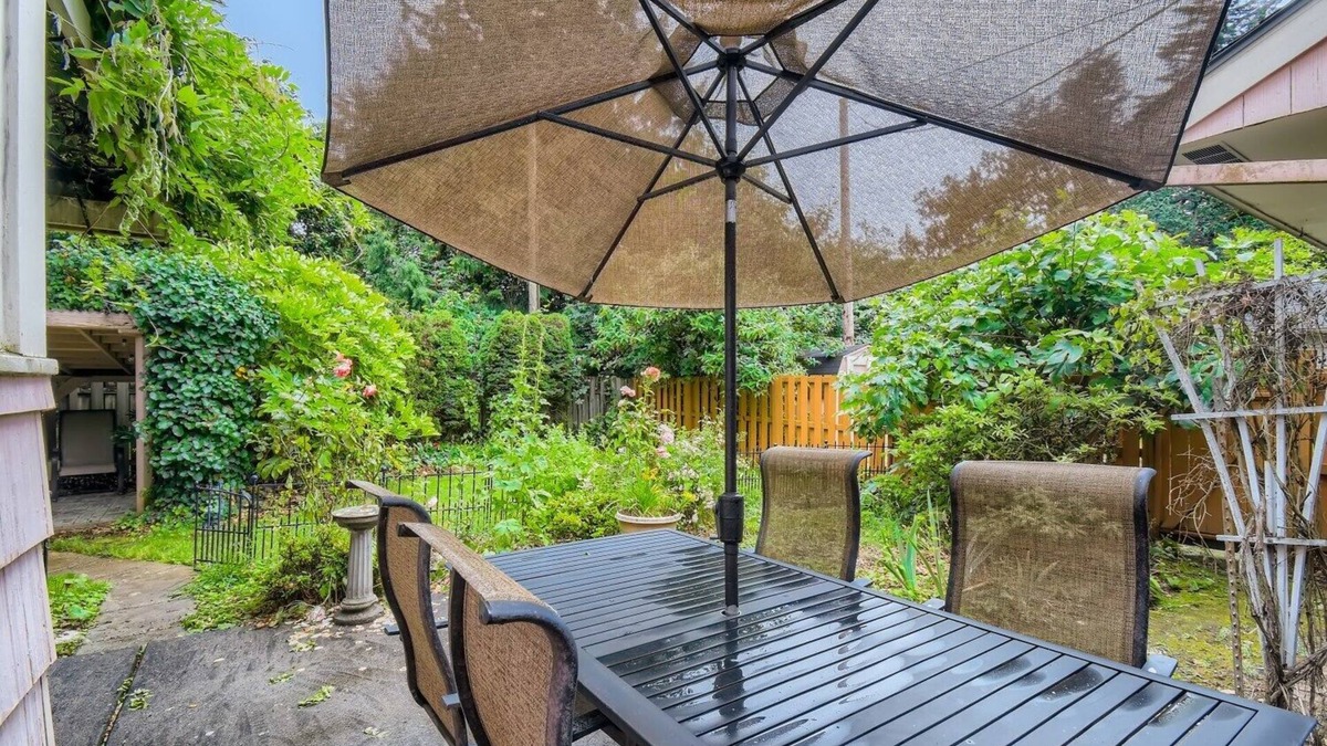 North Gresham House | Oregon Jade Lodging- 4-bedroom house in enchanting Portland