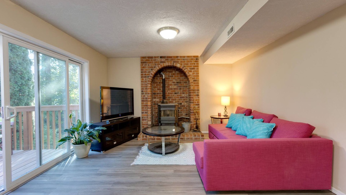 Rosemont Summit House | Oregon Jade Lodging: Specious two bedroom, EV charger, green space