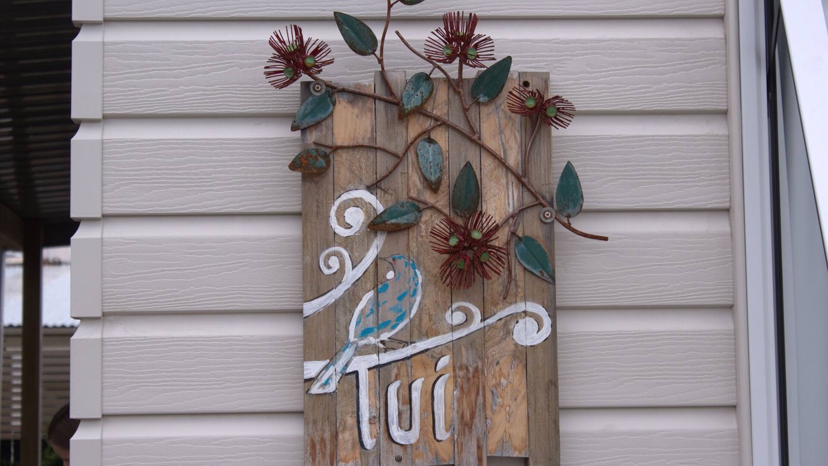 Orewa Cabin | Orewa Kiwi Cabins - Tui