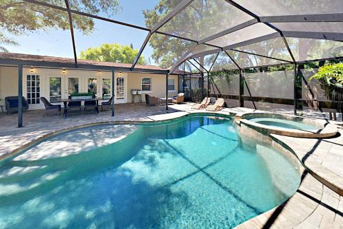 South Poinsettia House | Organic Fun