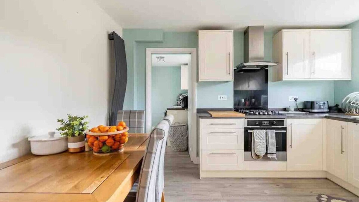 Tea Green House | Ori's Double Room near Luton Airport
