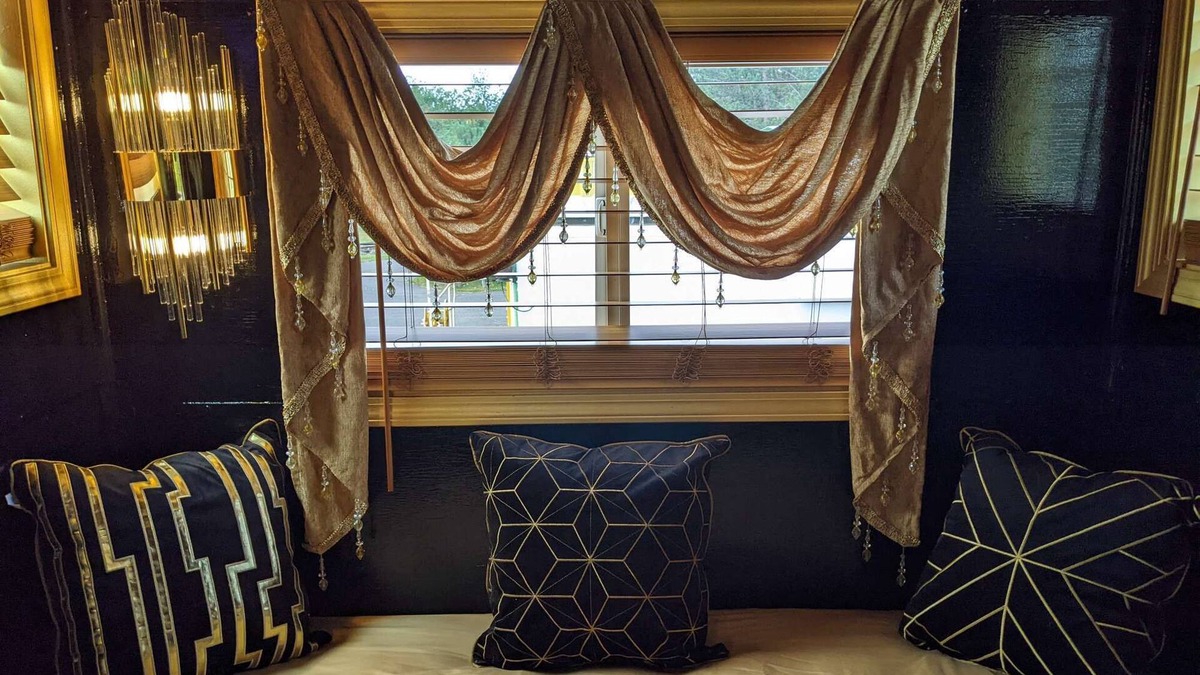 Sequim Hotel | Orient Express at Olympic Railway Inn - Pet Friendly