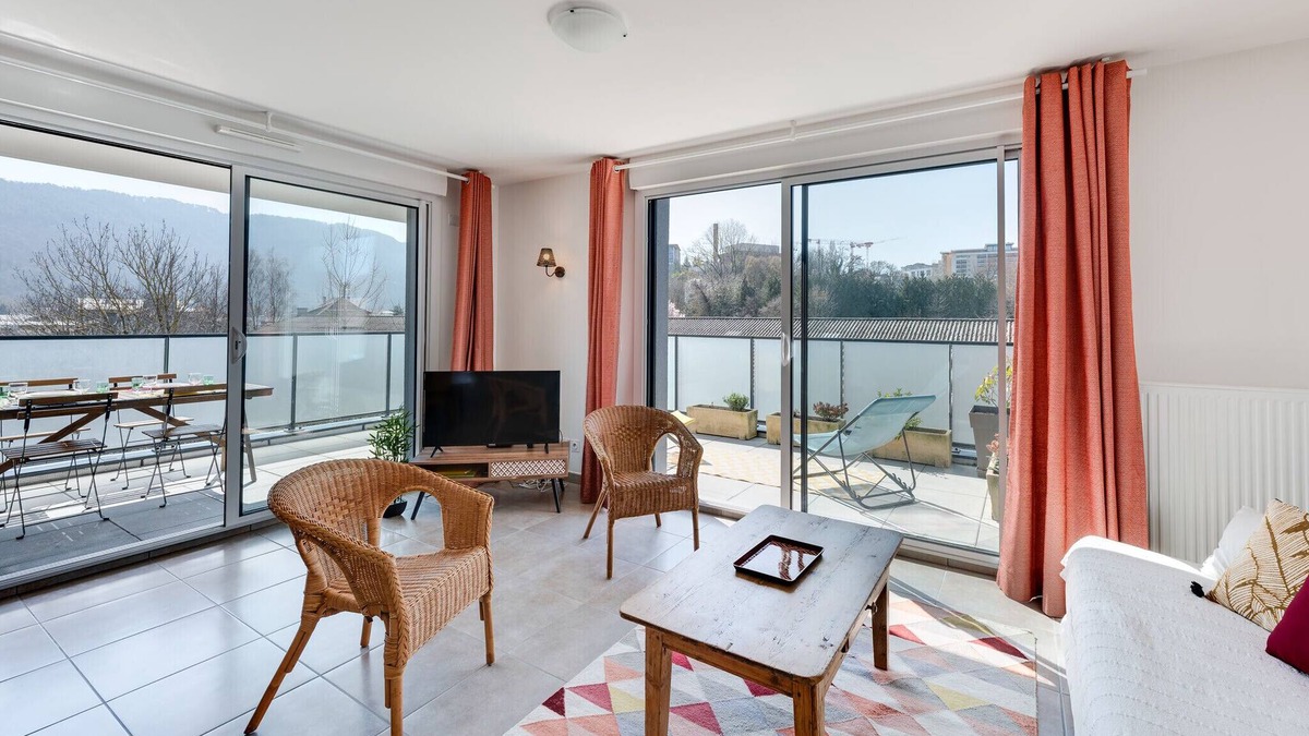 Cran-Gevrier Apartment | Origami - T3 new & cozy 2 steps from the center of Annecy with WiFi & 🅿️