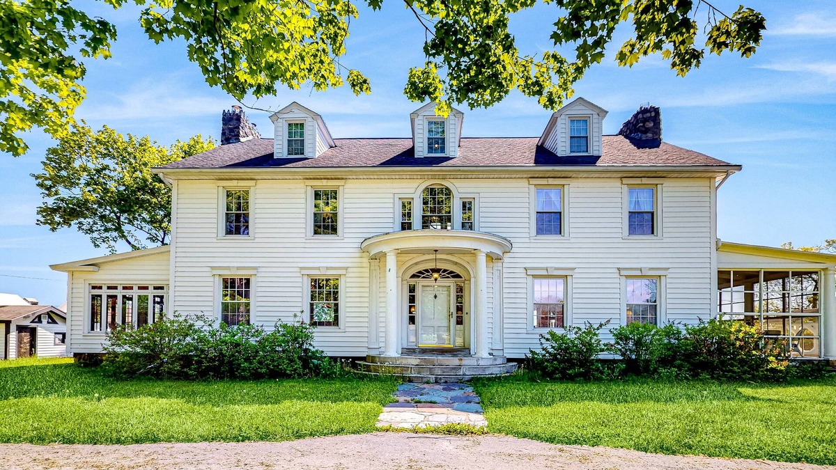 Rotterdam Junction House | Original farmhouse with modern upgrades on sustainable working farm