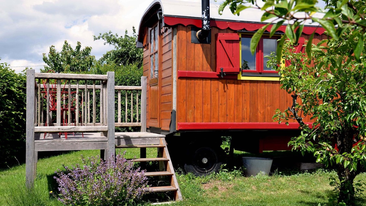 Dompierre-les-Ormes House | Original gîte in a traveling trailer, on private land near Cluny