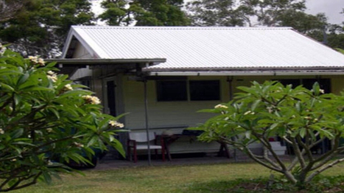 Macmasters Beach House | Original Lakefront Cottage