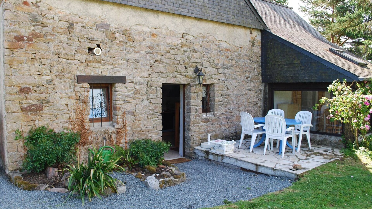 Plouezec House | Original stone house with garden near the beach
