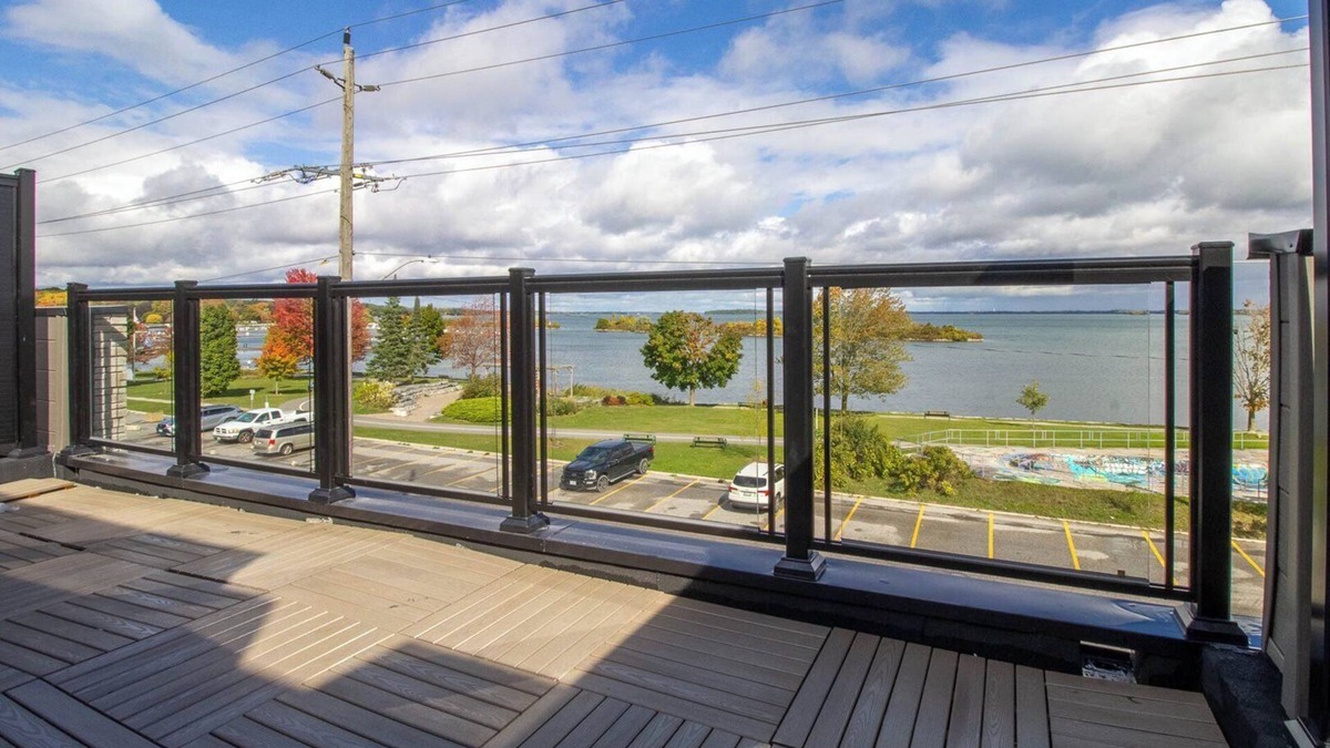 Orillia House | Orillia's Rooftop Retreat