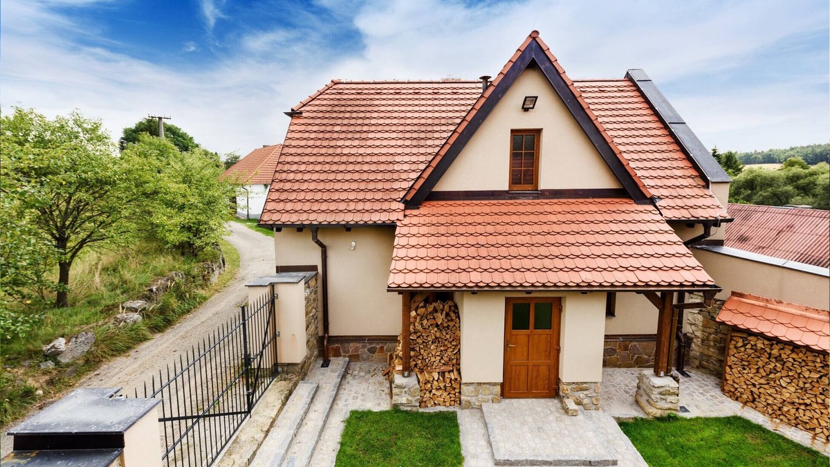 Varvazov Villa | Orlík JVNK101