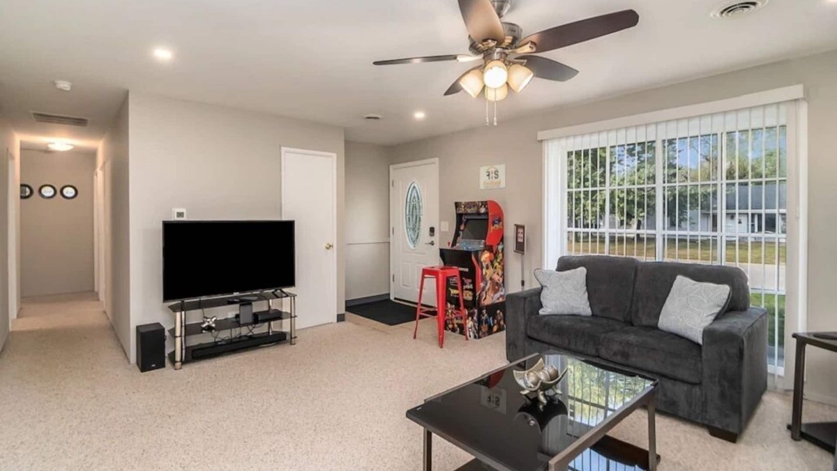 Orland Park House | Orland Park FHS Rental -Huntington Ct