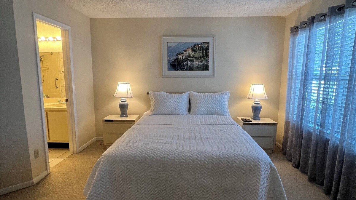 Ventura Condo | Orlando Ventura Gated Community, Pools/hot tub, tennis, golf, restaurant