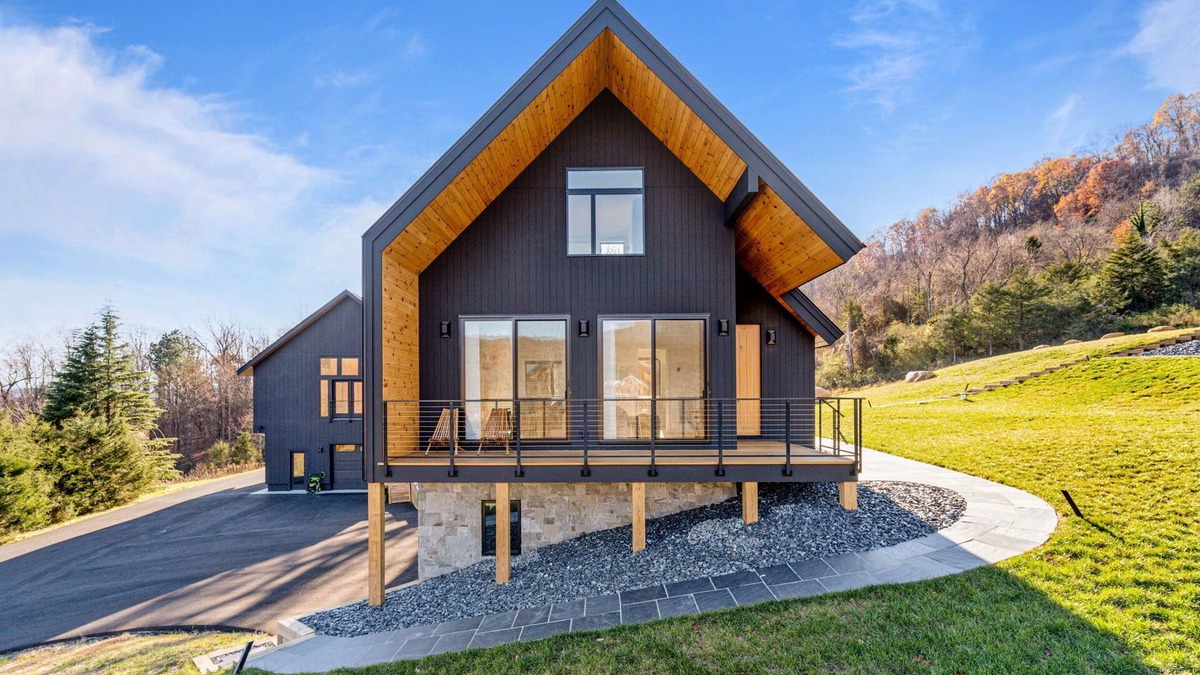 Crozet Cottage | Orso Blu Farm Guesthouse, one-of-a-kind in Crozet