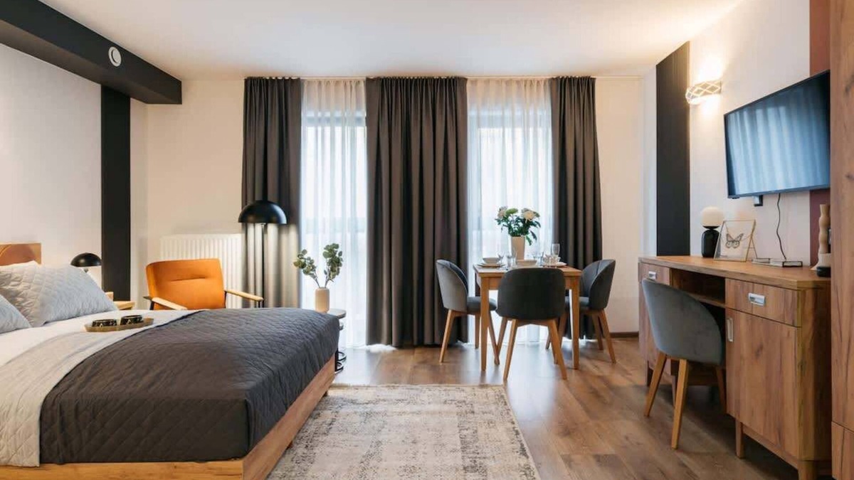 Ursus Apartment | ORSO City Studio with king size bed