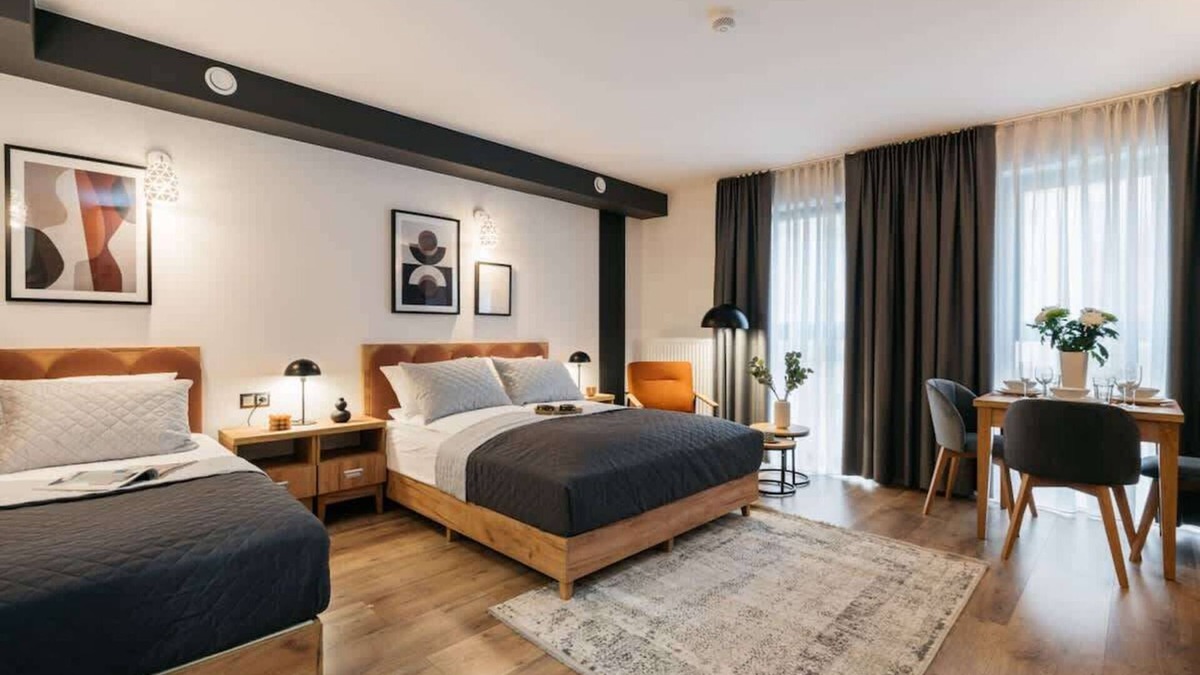 Ursus Apartment | ORSO City Studio with king size bed