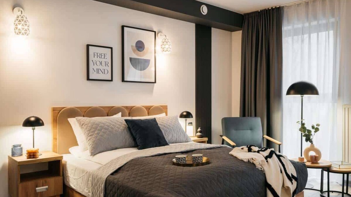 Ursus Apartment | ORSO Studio with king size bed and sofa