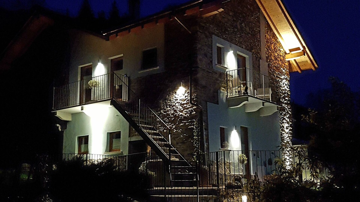 Crabbia House | ORTA LAKE - WHOLE HOUSE- LAKE VIEW WITH GARDEN AND BEACH