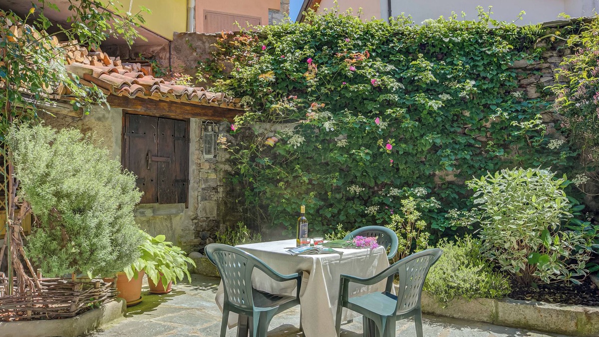 Nocco Apartment | Ortensia Blu Lake And Relax, Gignese, Italy
