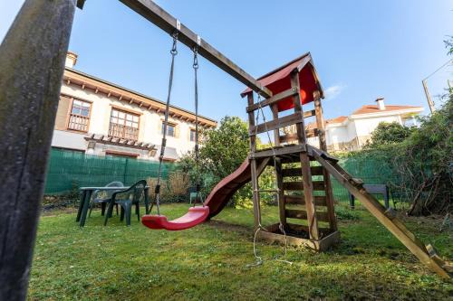 Pielagos Apartment | Oruña garden children's park