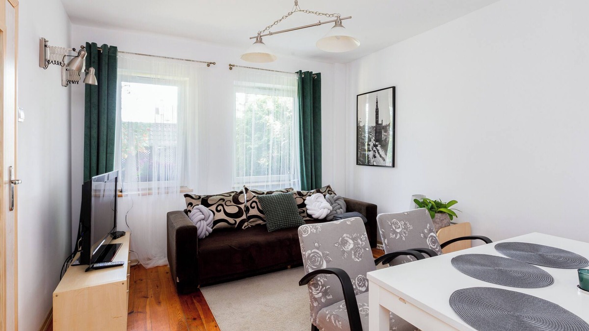 Gdansk Apartment | Orunia Apartment with Garden