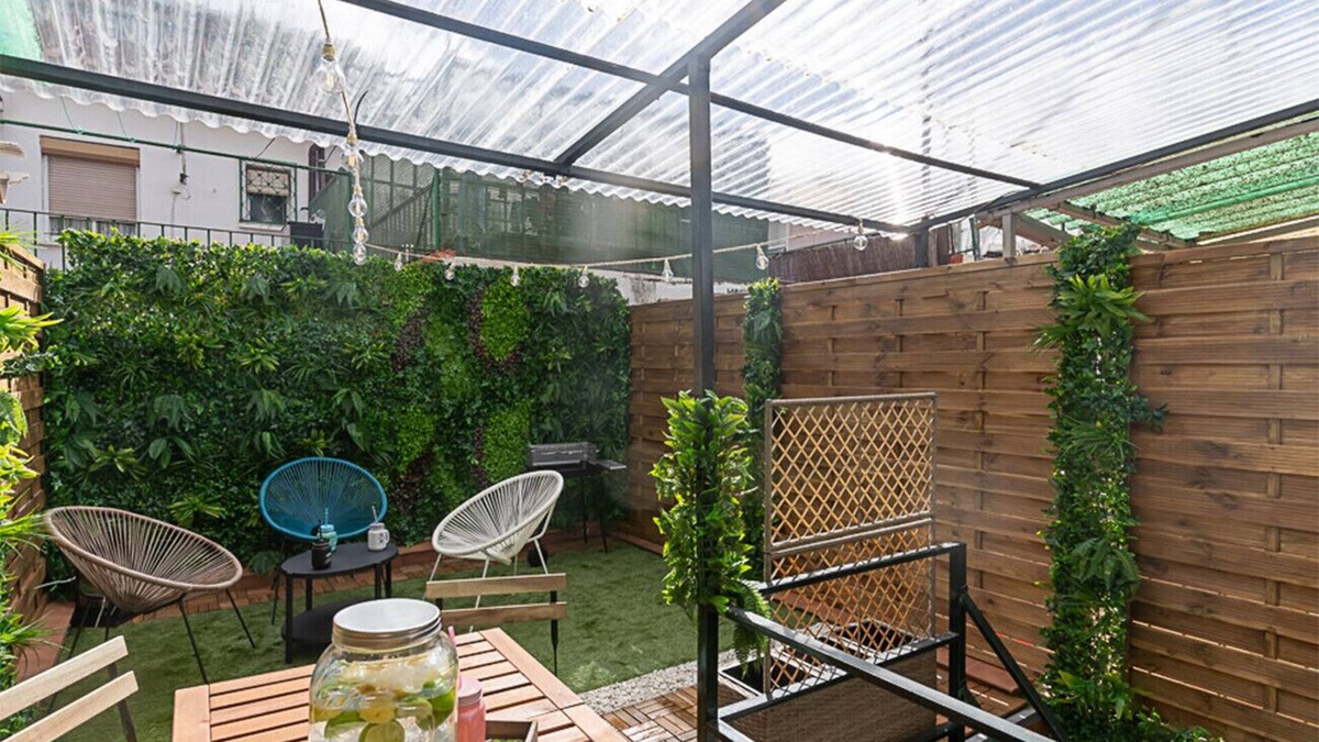 Simancas Bed & Breakfast | Oruro: Room with Bolivian essence and comfort in Madrid