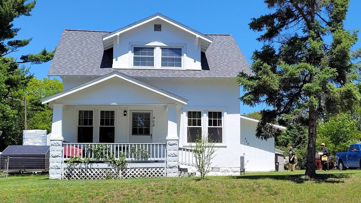 Oscoda House | Oscoda Hilltop Haven - Great Location near Beach and Downtown! Pet-Friendly with New Central A/C!