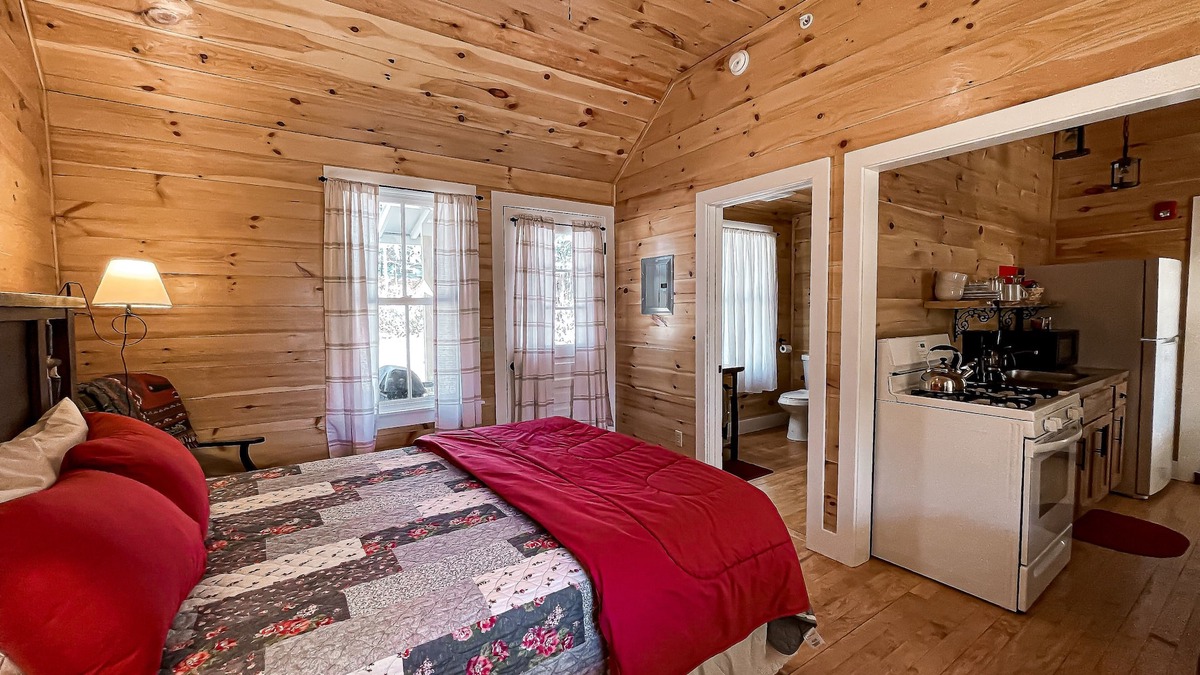 Meacham House | Osgood Cabin with Lake View