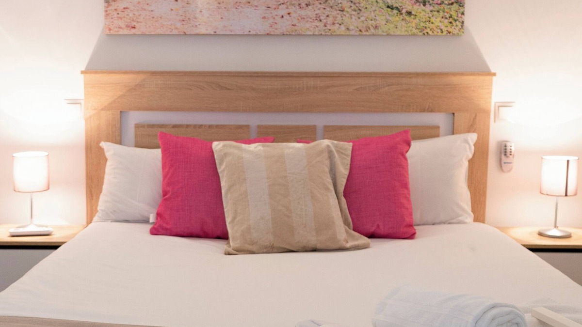 Almenara Apartment | Oshun Plaza Castilla