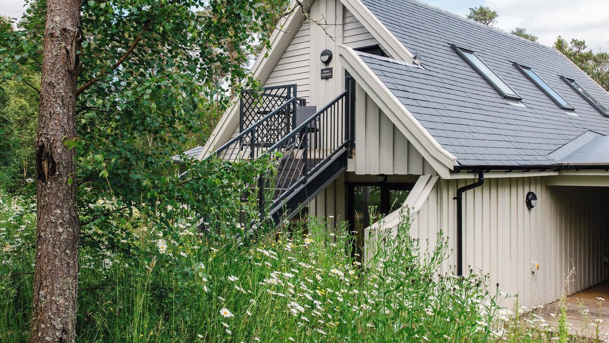 Alvie Cottage | OSPREY APARTMENT, pet friendly, character holiday cottage in Aviemore