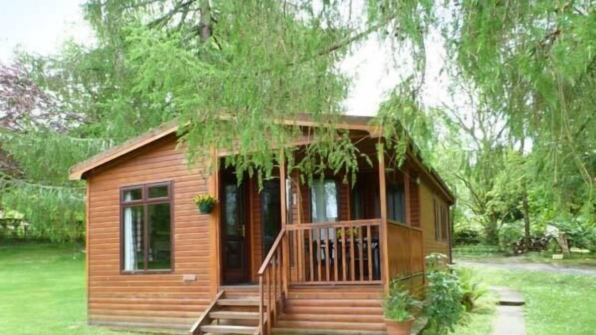 Dalmally Cabin | OSPREY LODGE, pet friendly, with a garden in Dalmally