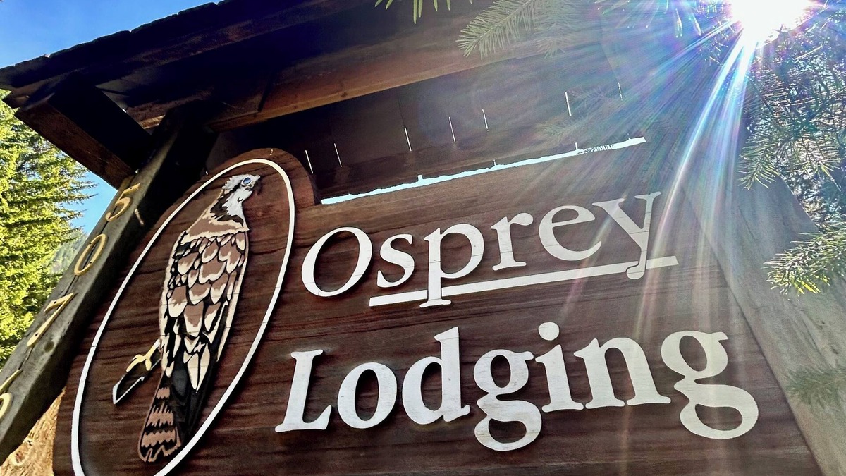 Central Kootenay House | Osprey Lodging Lake Front Retreat