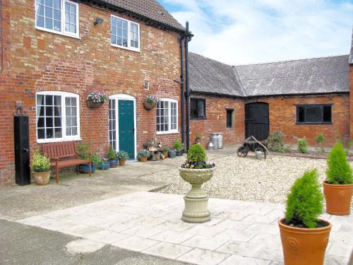 Long Bennington House | Ostlers Cottage