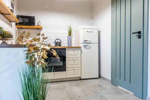 Sierakowice House | Ostoja Lemany - domki na Kaszubach, sauna, balia-jacuzzi, plac zabaw, tyrolka , dwa boiska, miejsce na ognisko, grill gazowy