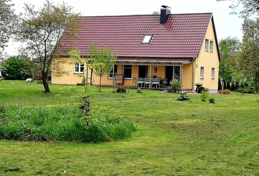 Jakobsdorf House | Ostseenahes Ferienhaus mit 3 Schlafzimmern und großem Naturgarten auf 6000 qm