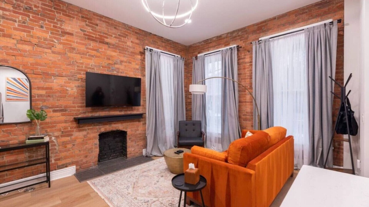 Victorian Village Apartment | OSU & Crew Stadium | Easy Walk | Great Design