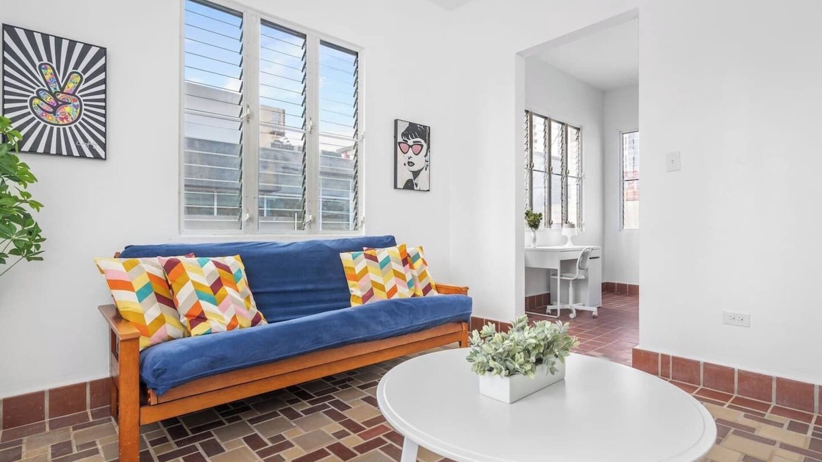 Sagrado Corazon Apartment | Otium | King Sized | Free Snacks | Pet Friendly