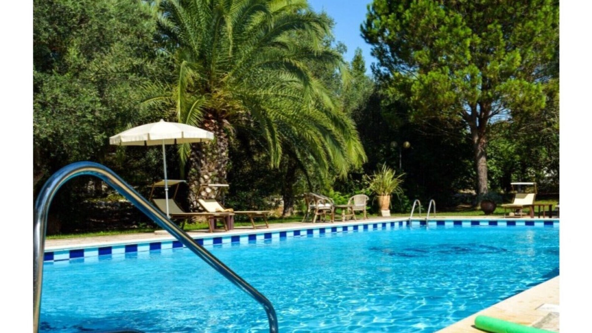 Maglie Villa | Otranto: SPLENDID TENUTA WITH POOL AND TENNIS COURSE.