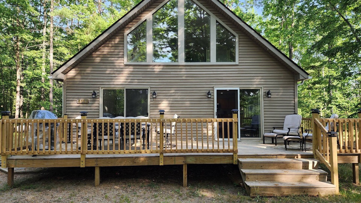 Gaylord Ski Chalet | Otsego Lake Oasis! Spacious 3 bd + loft. Sleeps 12. Separate Private Lake Access